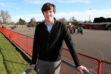 18 tuổi làm ủy viên hội đồng thành phố