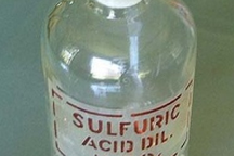 Hà Nội: Tạt axit nhân viên tiệm vàng để cướp, lĩnh 18 năm tù