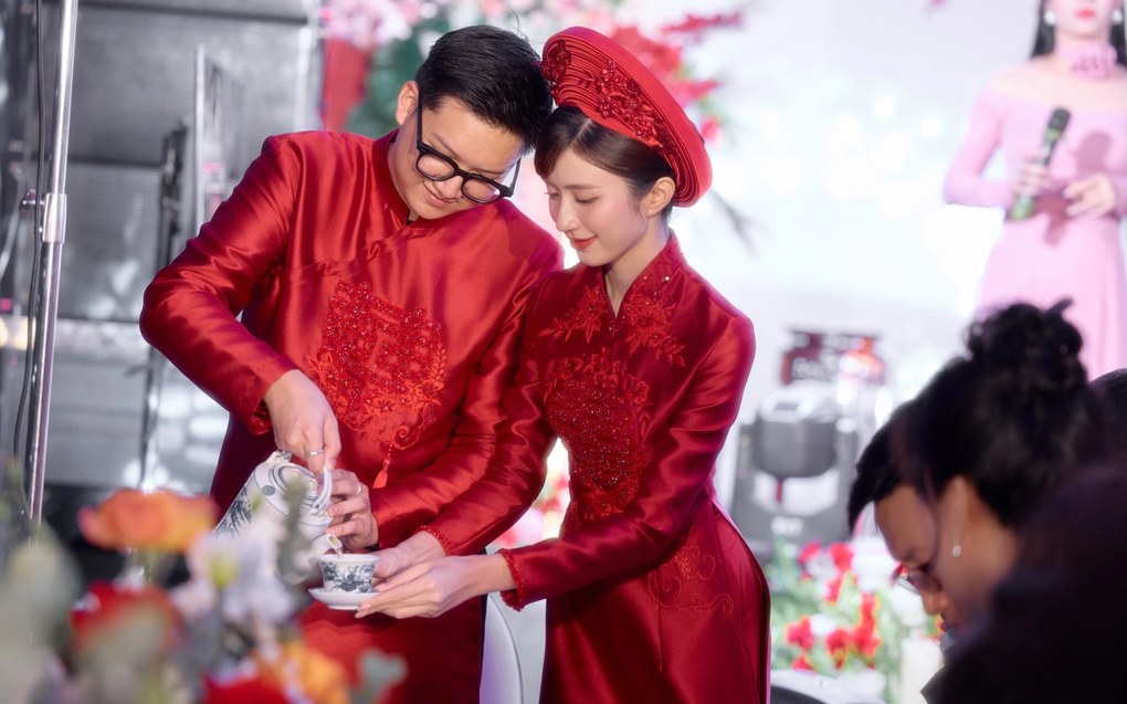 Diễn viên Ngọc Huyền bật khóc trong lễ ăn hỏi với bạn trai kém tuổi - 8 Diễn viên Ngọc Huyền bật khóc trong lễ ăn hỏi với bạn trai kém tuổi - 8