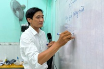 Thầy giáo trẻ ở nhà thuê để dành đất xây lớp, dạy miễn phí trọn đời