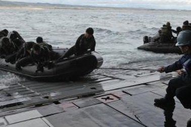 Nhật - Mỹ tập trận tái chiếm đảo