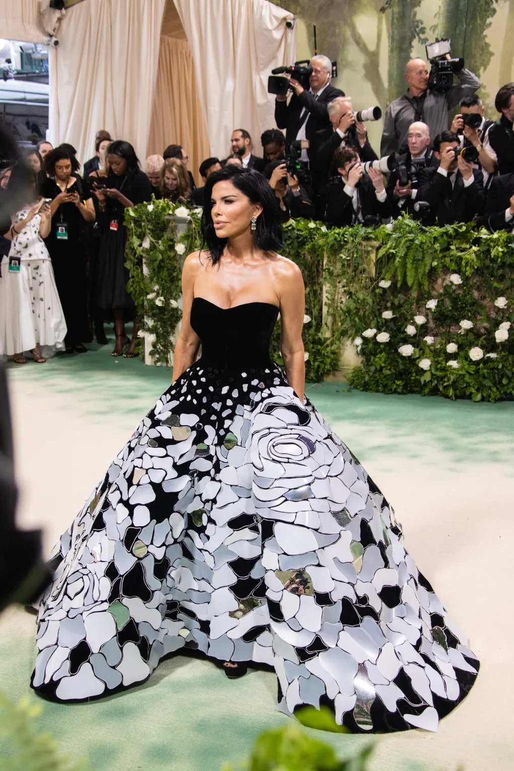 Kylie Jenner disappoints and stars criticized for dressing badly at Met Gala 2024 - 4