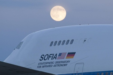 NASA sắp tiết lộ một “khám phá mới thú vị” về Mặt trăng