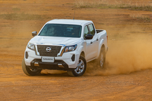 Nissan Navara thêm phiên bản "giá rẻ", tăng cơ hội cạnh tranh Ford Ranger