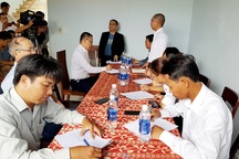 Vụ hàng trăm người vây trụ sở công ty bất động sản đòi sổ đỏ: Chủ đầu tư sẽ bảo vệ quyền lợi khách hàng?