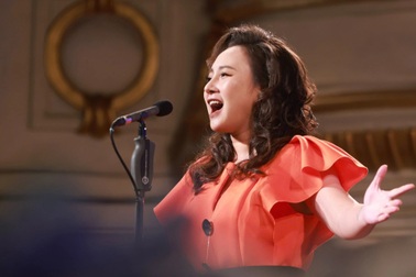 NSND Tấn Minh, Khánh Linh lần đầu hát hit mùa hè theo phong cách giao hưởng