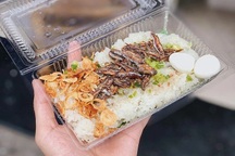 Món xôi nóng hổi ăn kèm "của lạ", giá bình dân chỉ hơn cốc trà ở Nha Trang