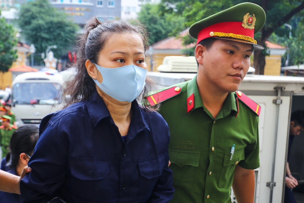 Chủ mưu vụ buôn lậu 6 tấn vàng bị đề nghị 17-18 năm tù - 2 Chủ mưu vụ buôn lậu 6 tấn vàng bị đề nghị 17-18 năm tù - 2
