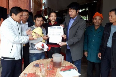 Bạn đọc báo Dân trí hỗ trợ thêm bé Trần Văn Duy bị u máu hơn 70 triệu đồng