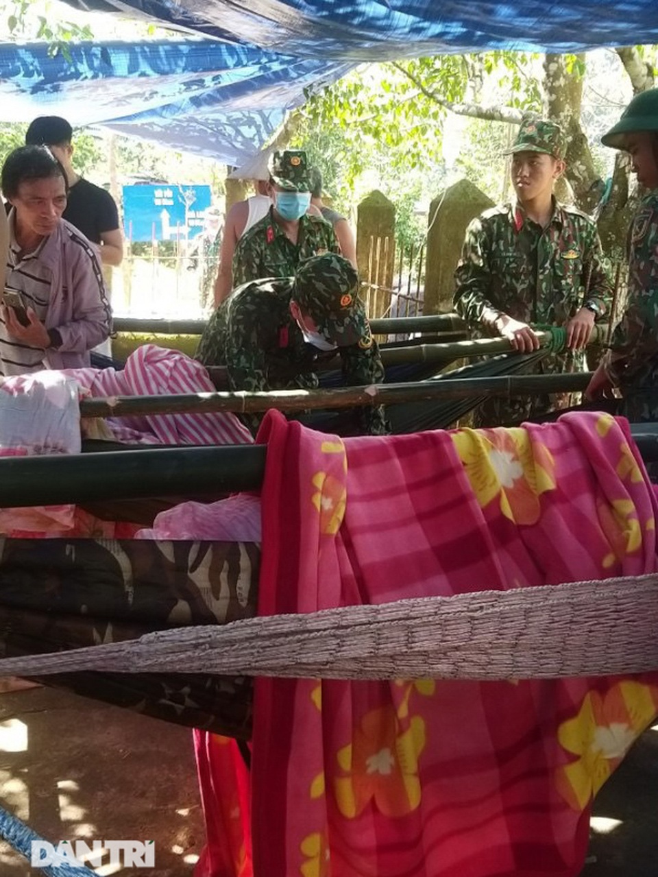 Gặp người hùng đi bộ 40 km cứu sống 2 người vụ sạt lở đất ở Trà Leng - 5 Gặp người hùng đi bộ 40 km cứu sống 2 người vụ sạt lở đất ở Trà Leng - 5