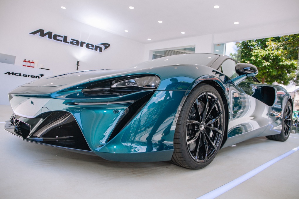 Cận cảnh siêu xe McLaren Artura vừa về Việt Nam - 2 Cận cảnh siêu xe McLaren Artura vừa về Việt Nam - 2