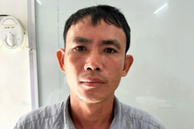 Khởi tố kẻ hất nồi lẩu đang sôi lên người một phụ nữ