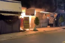 Lửa thiêu rụi 2 ki ốt trong đêm ở Tiền Giang