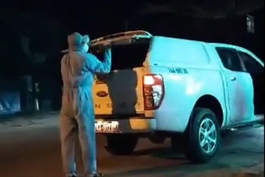 Du khách Anh đi chuyến bay có người mắc Covid-19 âm tính với SARS-CoV-2