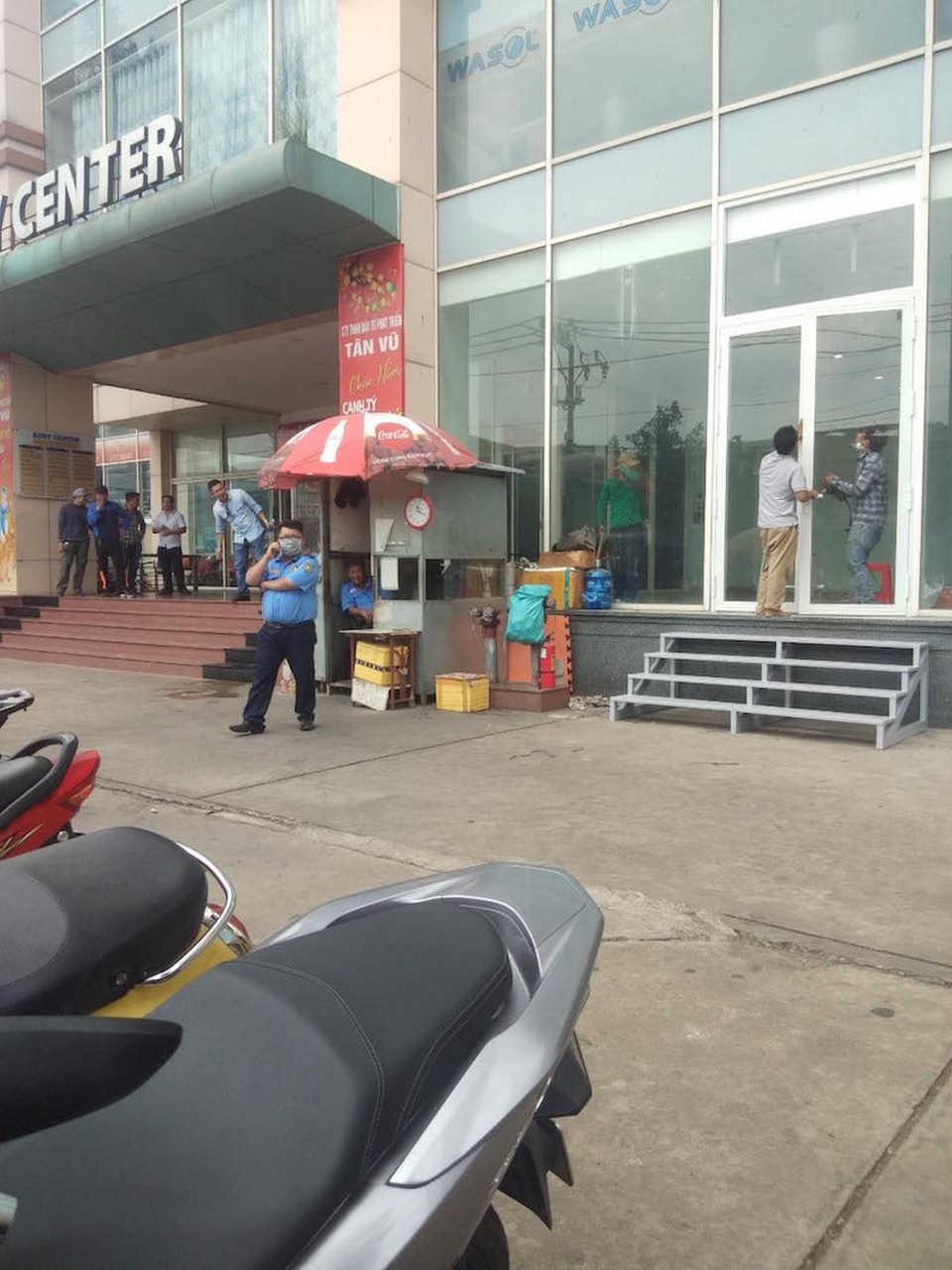 Cư dân hoang mang khi người lạ vào chiếm khu vực không gian chung - 3 Cư dân hoang mang khi người lạ vào chiếm khu vực không gian chung - 3
