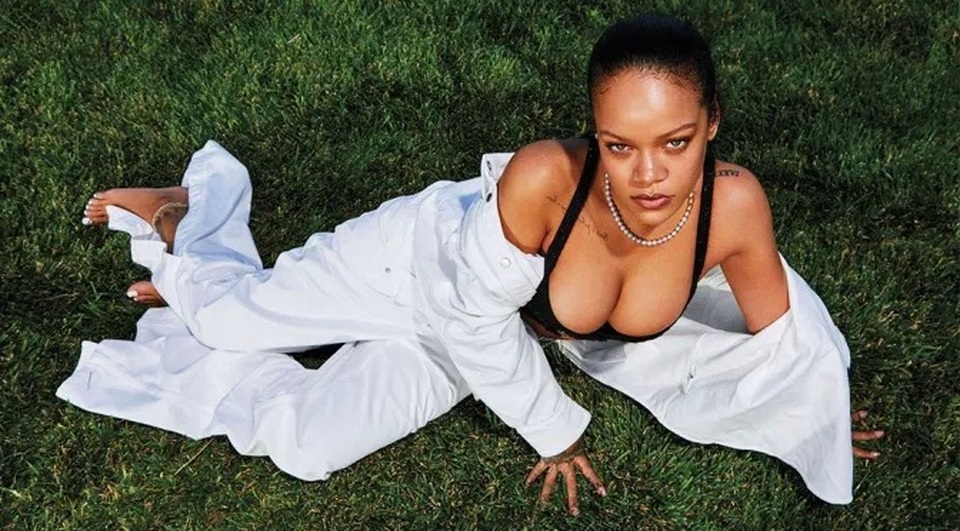 Rihanna gây sốt với ảnh nội y - 5