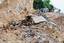 Hà Giang: Hai bố con đi làm về bị đất đá sạt lở, đè tử vong