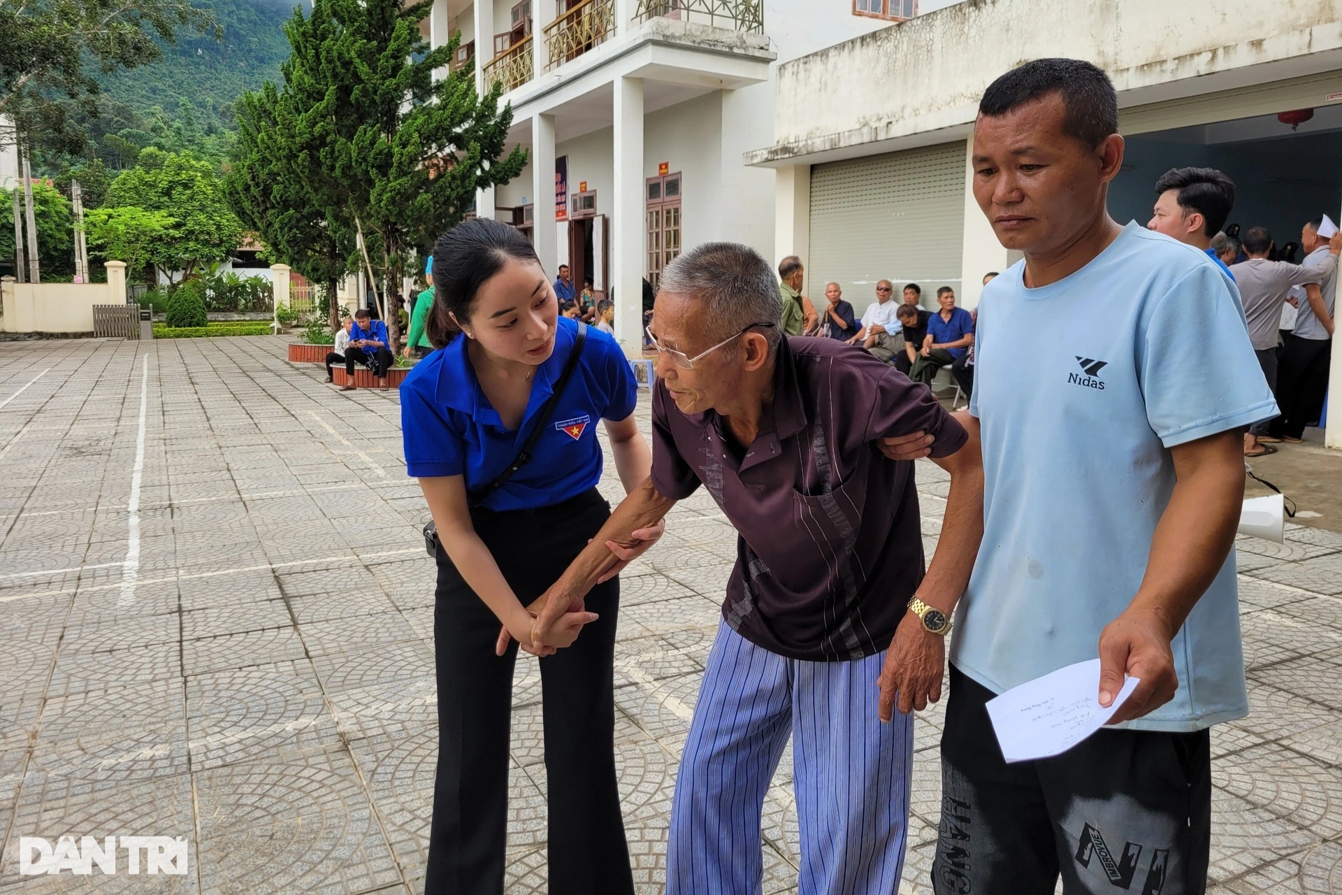Hành trình khám bệnh, tri ân người có công dịp 27/7 của Dân trí - 3 Hành trình khám bệnh, tri ân người có công dịp 27/7 của Dân trí - 3