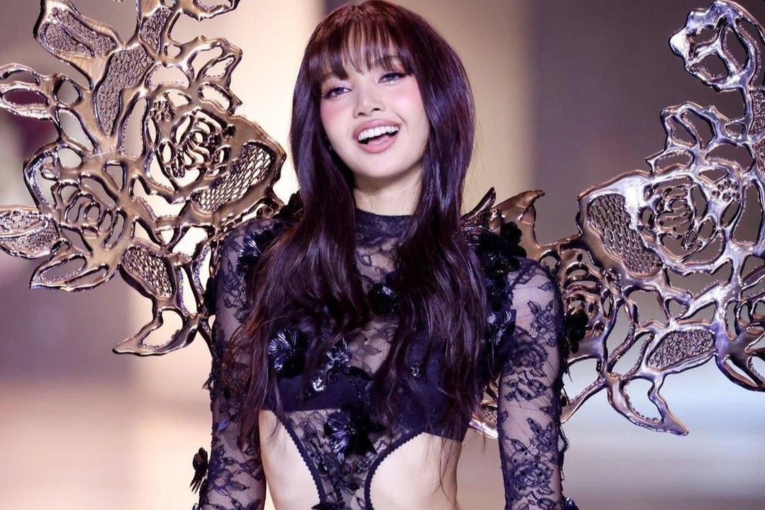 Nối tiếp Jennie, Lisa gây tranh cãi khi diện đồ hở bạo và có phần phản cảm