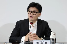 Đảng cầm quyền Hàn Quốc đề nghị Tổng thống rời đảng