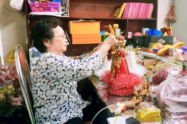 Gia đình hơn 6 thập kỷ giữ nghề đóng oản giữa lòng Hà Nội