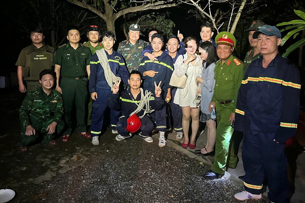Giải cứu 2 nữ du khách bị lạc trên bán đảo Sơn Trà trong đêm - 2 Giải cứu 2 nữ du khách bị lạc trên bán đảo Sơn Trà trong đêm - 2