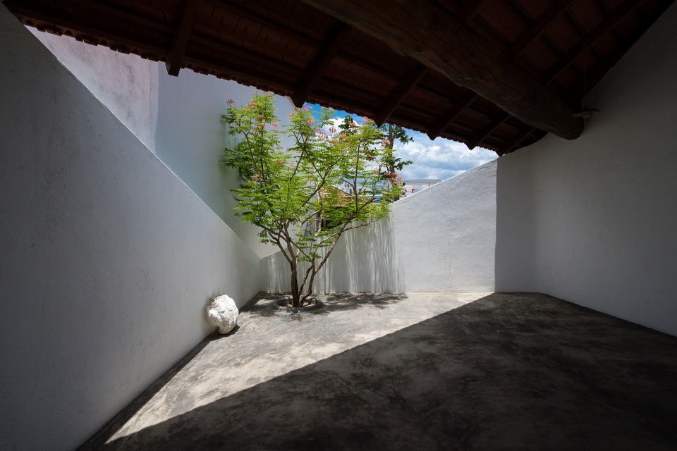 Vẻ sang trọng ẩn sau ngôi nhà ngói đỏ ở quê của gia đình Việt - 5