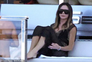 Gia đình Beckham tận hưởng kỳ nghỉ dưỡng trên siêu du thuyền - 7