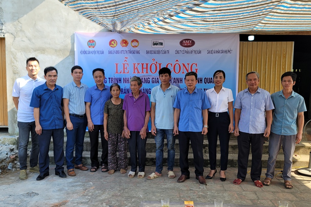 Nam công nhân nghèo được bạn đọc báo Dân trí hỗ trợ xây nhà mới - 5 Nam công nhân nghèo được bạn đọc báo Dân trí hỗ trợ xây nhà mới - 5