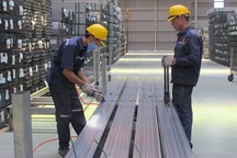 Thân hữu, bôi trơn, làm méo mó thị trường