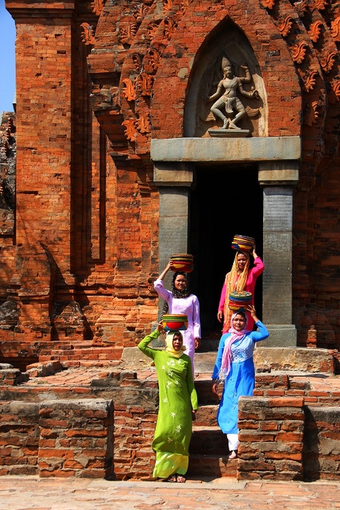 Mặt trước tháp Chính Po Klong Garai