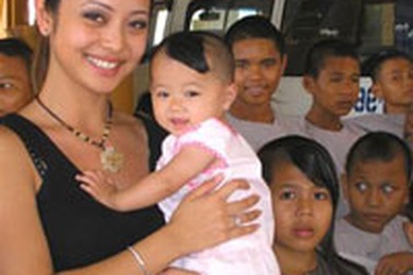 Jennifer Phạm: Nóng lòng được tiếp xúc với bạn trẻ quê nhà