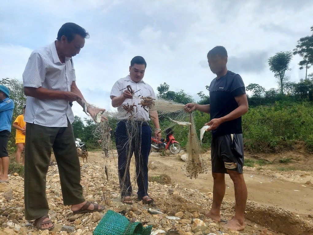 Ấm no nhờ mô hình bảo tồn cá mát Nặm Cướm - 1 Ấm no nhờ mô hình bảo tồn cá mát Nặm Cướm - 1