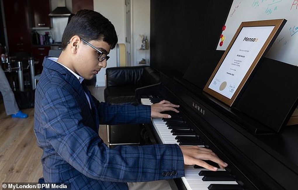 Gemelos tan inteligentes como Einstein: 11 años, CI total 314 - 2 Cặp song sinh thông minh ngang ngửa Einstein: 11 tuổi, IQ tổng cộng 314 - 2