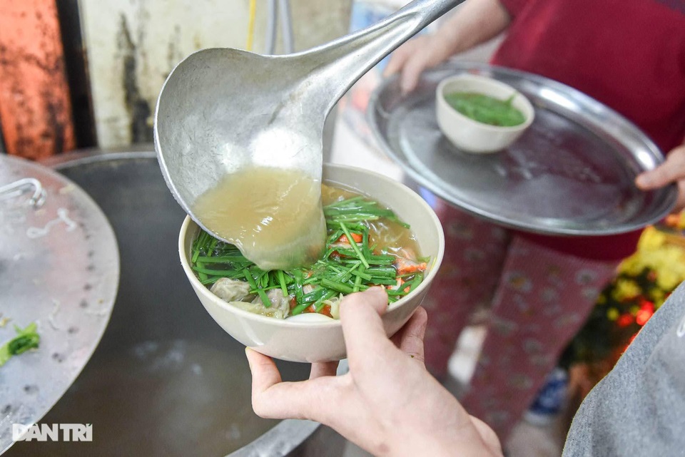 Bán bún riêu Nam Bộ, mỳ vằn thắn, bà chủ tậu đất, mua nhà phố cổ Hà Nội - 3 Bán bún riêu Nam Bộ, mỳ vằn thắn, bà chủ tậu đất, mua nhà phố cổ Hà Nội - 3
