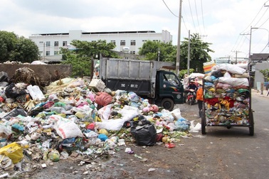 Công nhân vệ sinh bị nợ lương suốt nhiều năm