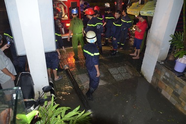 Hàng loạt hầm để xe biến thành hầm nước sau mưa lớn