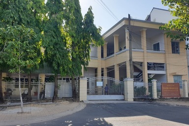 Lãnh đạo huyện đi xe hơi nhận nhà nghĩa tình "khủng": Tìm mọi cách bao che, lấp liếm?