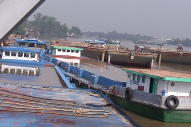 Tìm giải pháp an toàn cho cây cầu “hay mắc kẹt”