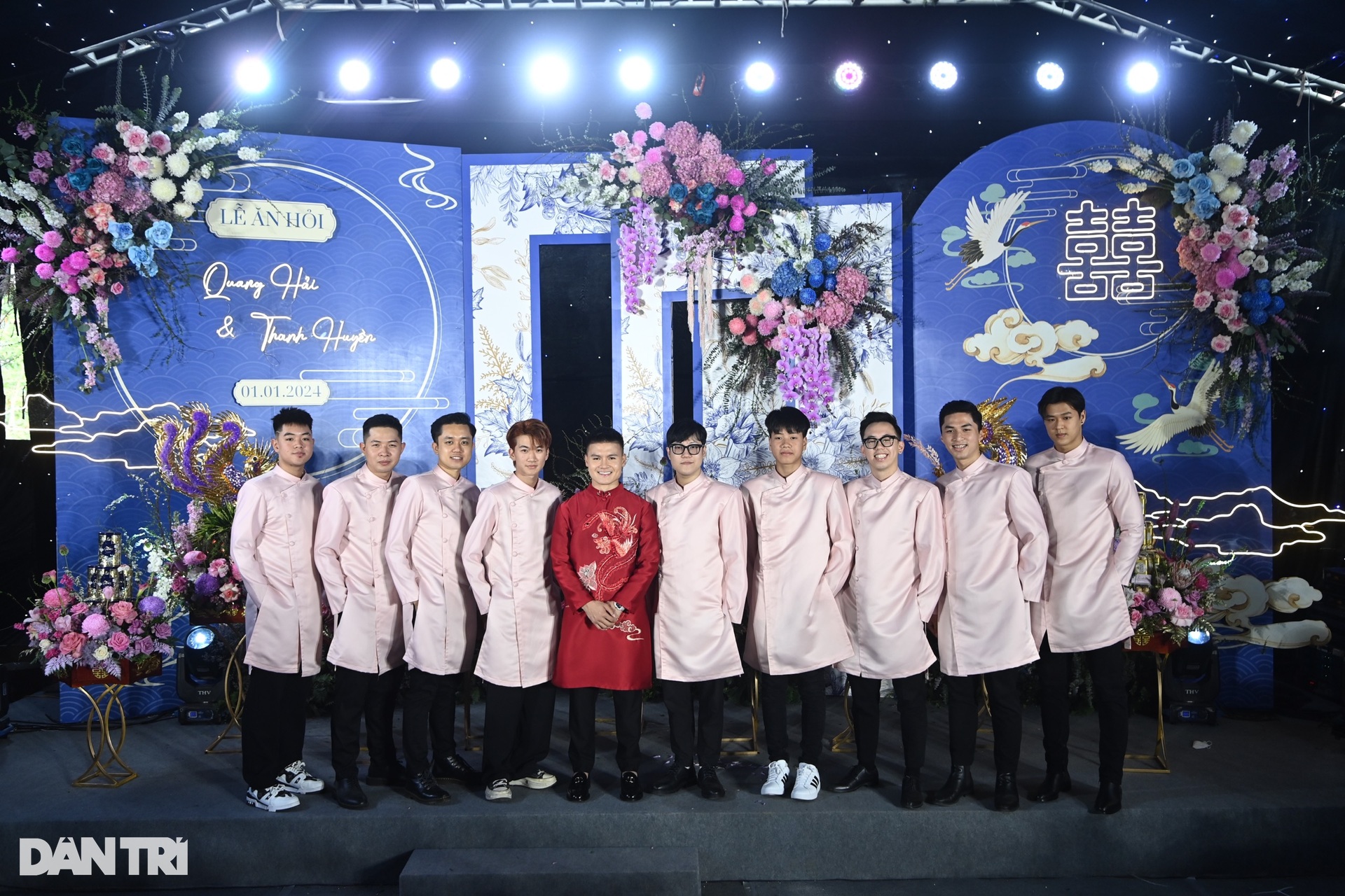 Ăn hỏi Quang Hải: Nhà trai dựng rạp hoành tráng, đưa sính lễ bằng xe sang - 15 Ăn hỏi Quang Hải: Nhà trai dựng rạp hoành tráng, đưa sính lễ bằng xe sang - 15