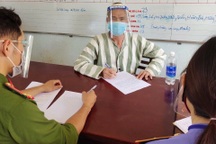 Đôi vợ chồng chở con nghiện "vi vu" giữa thành phố để sử dụng ma túy