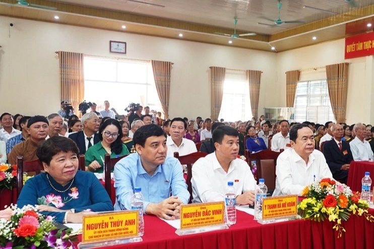 Chủ tịch Quốc hội dự Ngày hội Đại đoàn kết toàn dân tộc tại tỉnh Hà Nam - 1 Chủ tịch Quốc hội dự Ngày hội Đại đoàn kết toàn dân tộc tại tỉnh Hà Nam - 1