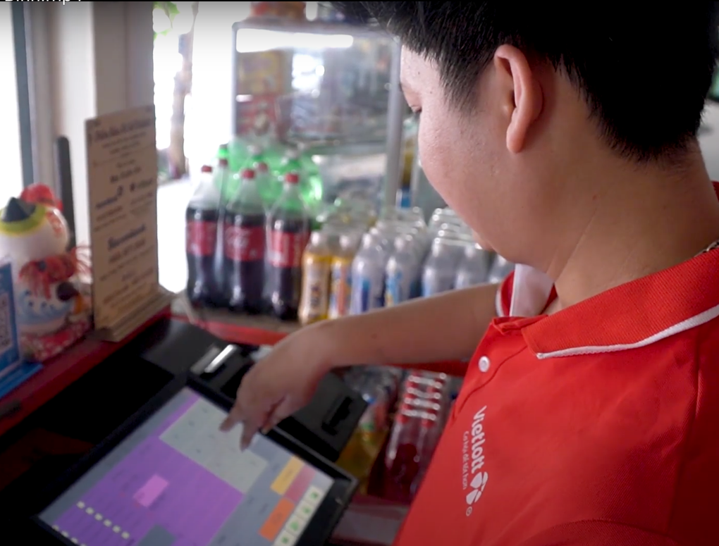 Nghị lực của chàng trai bán vé số liệt nửa người - 2 Nghị lực của chàng trai bán vé số liệt nửa người - 2