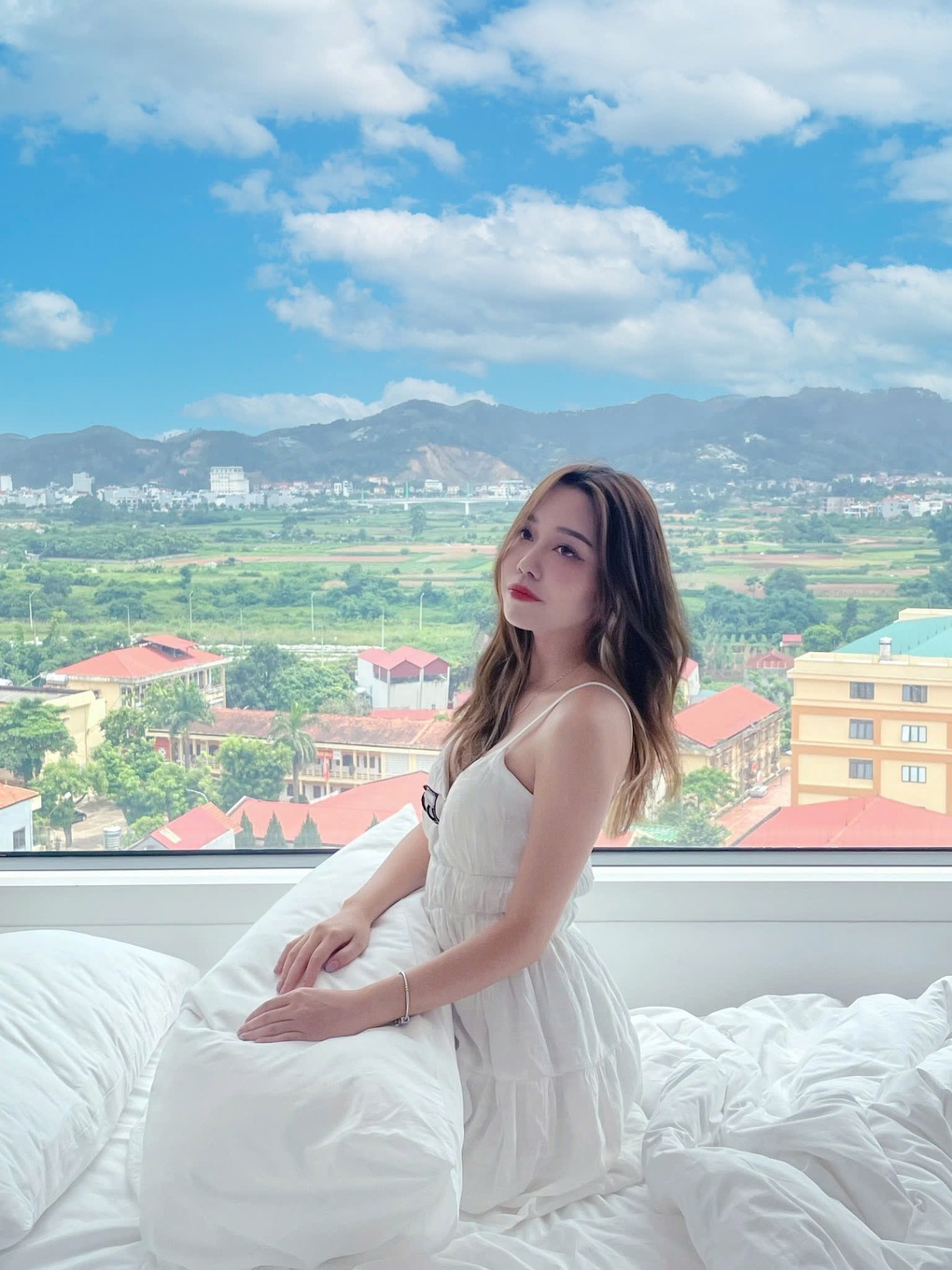 Giới trẻ và trào lưu thuê phòng khách sạn để chụp ảnh cùng bầu trời - 1 Giới trẻ và trào lưu thuê phòng khách sạn để chụp ảnh cùng bầu trời - 1