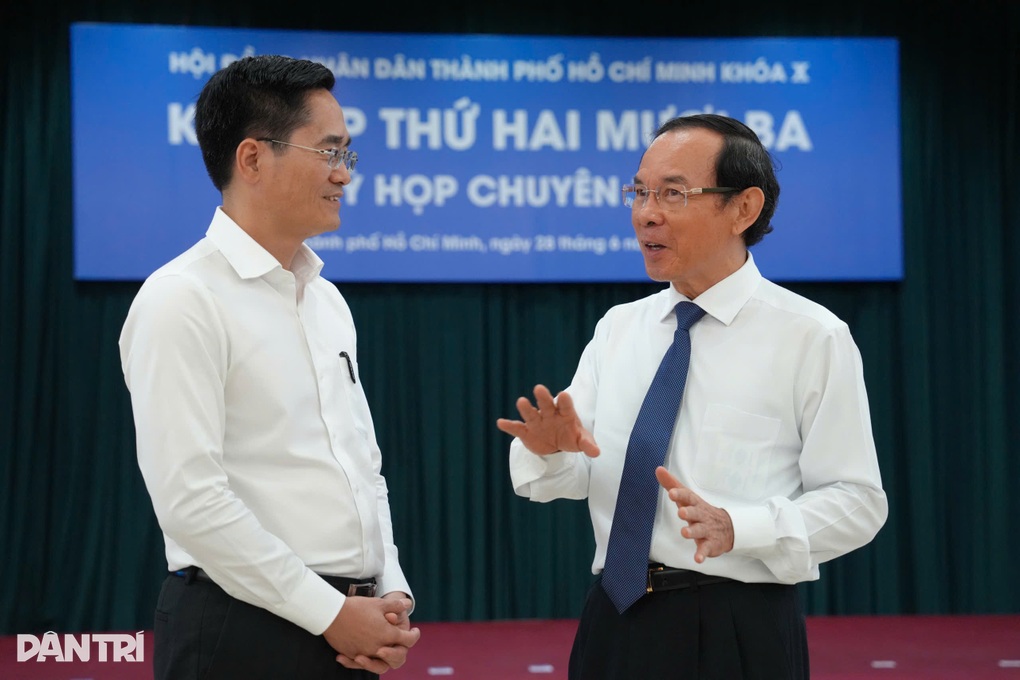 Bí thư Thành ủy TPHCM: Những ngày nhiều cảm xúc trước giai đoạn mới - 2 Bí thư Thành ủy TPHCM: Những ngày nhiều cảm xúc trước giai đoạn mới - 2