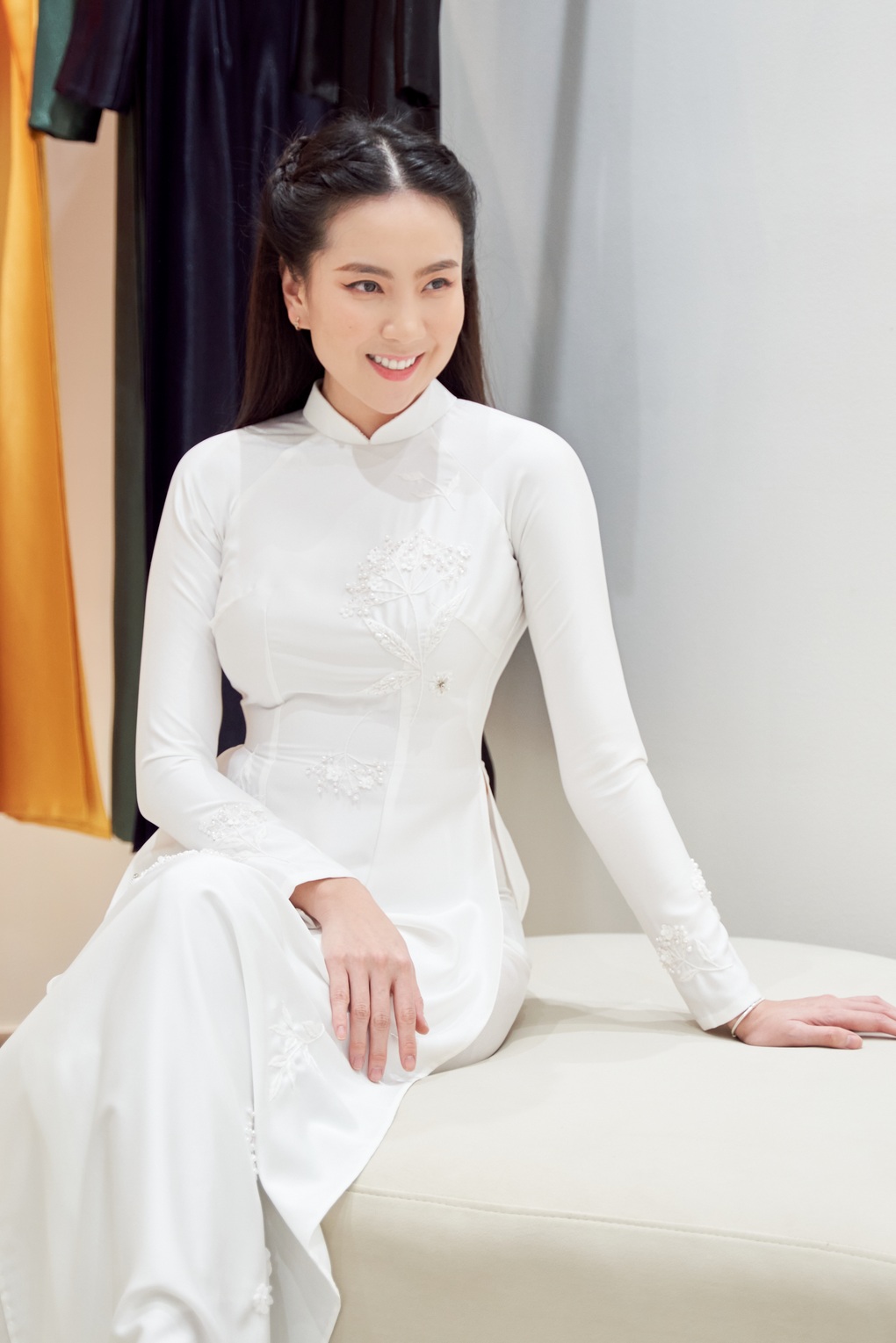 MC Mai Ngọc khoe vẻ đẹp dịu dàng với áo dài - 4 MC Mai Ngọc khoe vẻ đẹp dịu dàng với áo dài - 4
