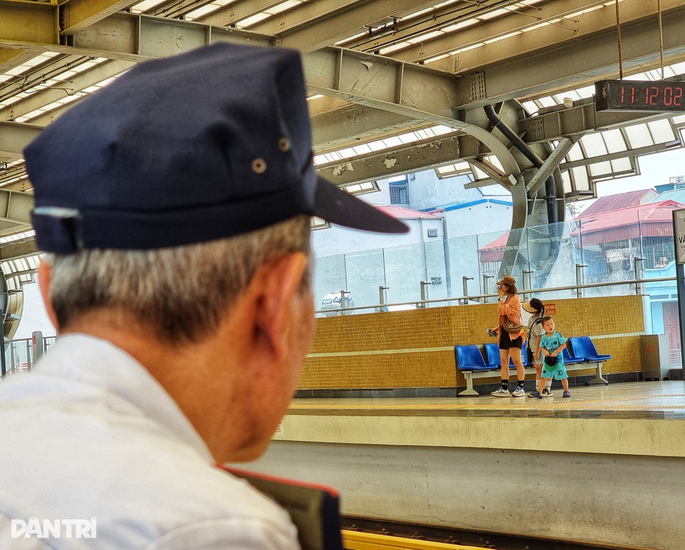 Rào chắn an toàn chạy bằng cơm tại 2 tuyến metro ở Hà Nội - 2 Rào chắn an toàn chạy bằng cơm tại 2 tuyến metro ở Hà Nội - 2