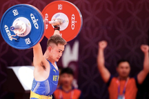 Lại Gia Thành giành 3 huy chương vàng cử tạ thế giới