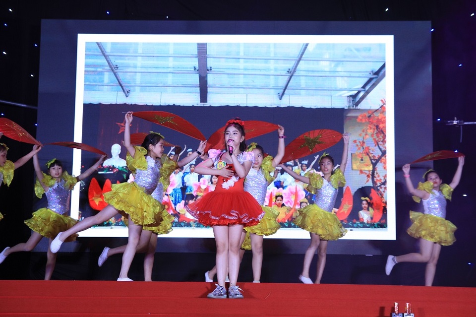 Hai nữ sinh giành giải Nhất hội thi “Tài năng thiếu nhi Thủ đô” - 5 Hai nữ sinh giành giải Nhất hội thi “Tài năng thiếu nhi Thủ đô” - 5