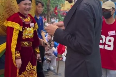 Đen Vâu được khen tâm lý tại đại lễ A80